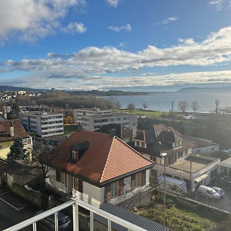 La Maison Bleue A 2 Pas Du Lac Du Neuchatel Hotel Hauterive  Kültér fotó