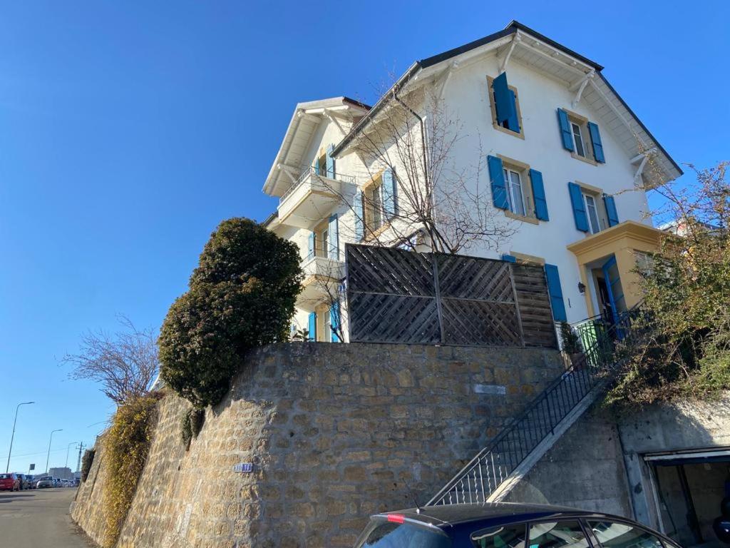 La Maison Bleue A 2 Pas Du Lac Du Neuchatel Hauterive  Kültér fotó